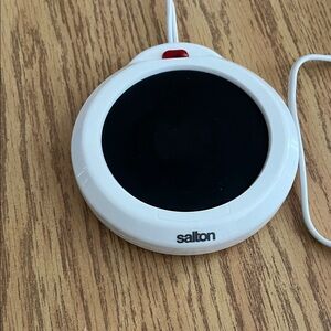 Salton White and Black Mug Warmer